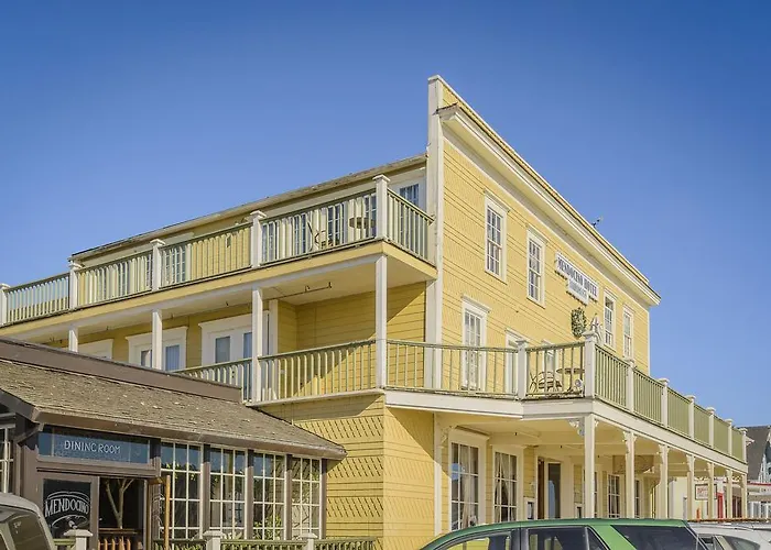 Pet Friendly hotel: Mendocino Hotel & Garden