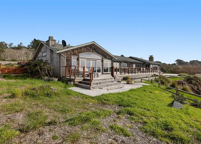 Remodeled Oceanfront Estate With Studio Cottage